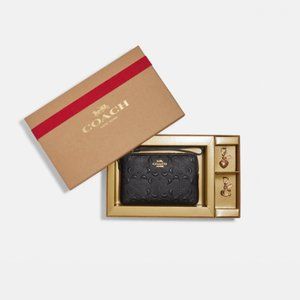 Coach  Boxed Corner Zip Wristlet In Signature Leather Black-Gold with Box